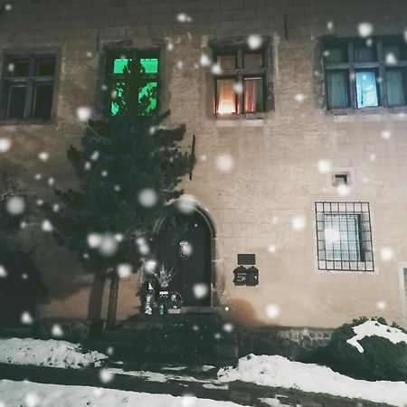 Gothic House Apartments เครมนิตซา ภายนอก รูปภาพ