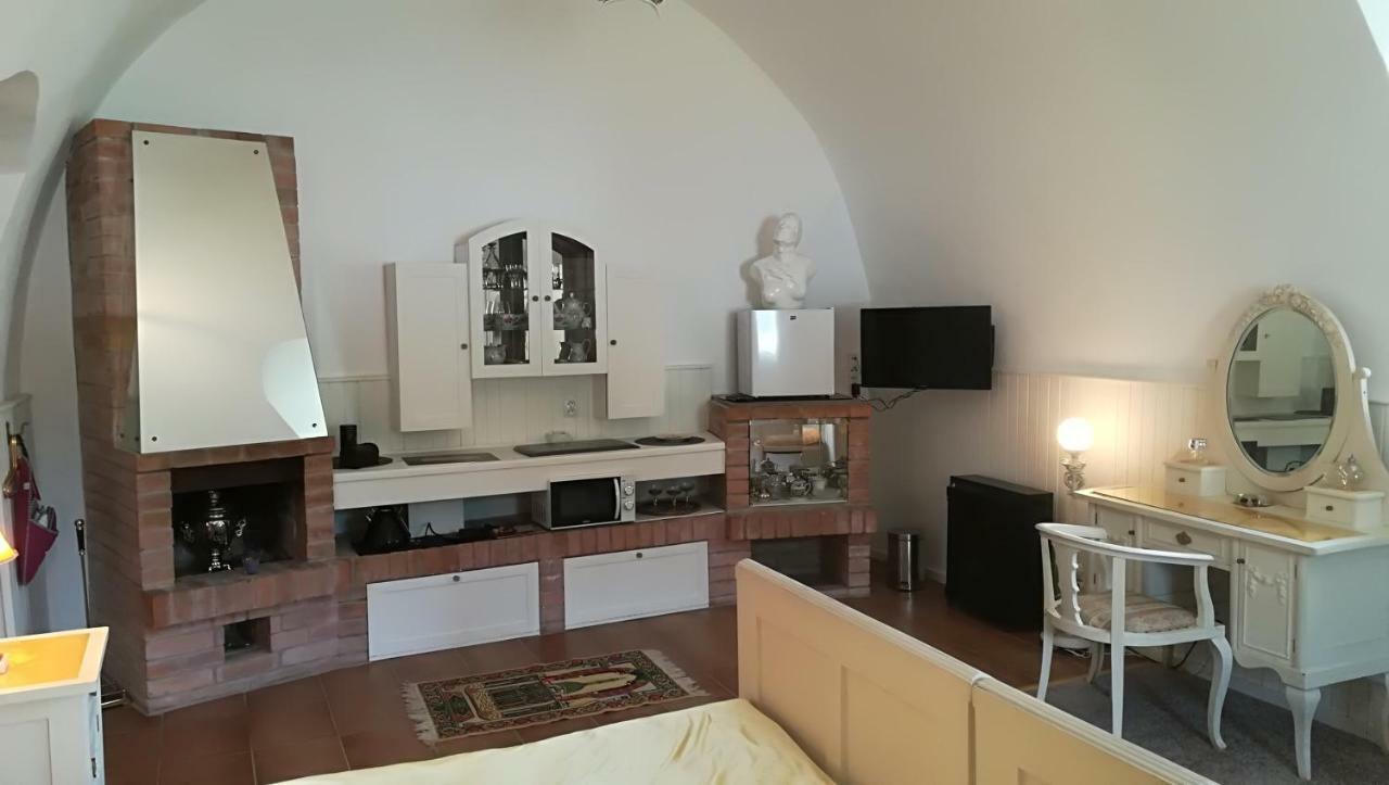 Gothic House Apartments เครมนิตซา ภายนอก รูปภาพ